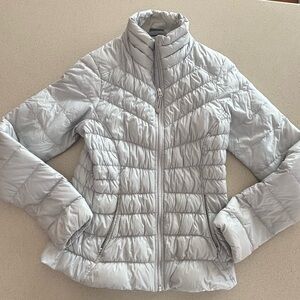 Women light weight goose down jacket